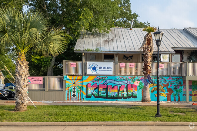 The Kemah neighborhood offers residents an intersting and dyanmic living experience.