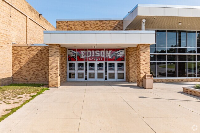 Edison Middle School scores a Niche grade of C.