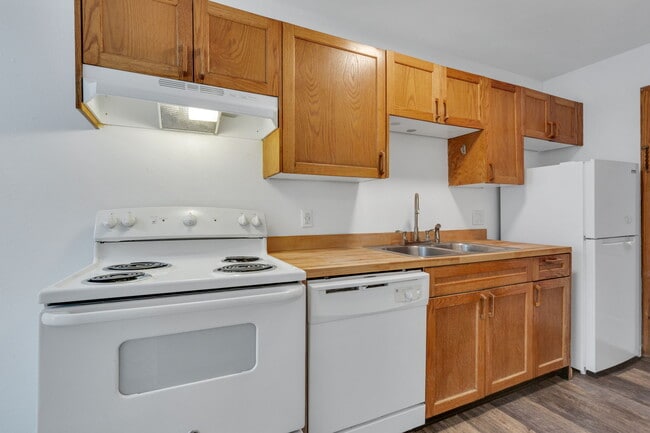Canyon Crest Apartments, Boulder, CO 80302 - photo 4