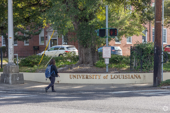 The University of Louisiana enrolls nearly 20,000 full-time students on campus in Freetown-Port Rico.