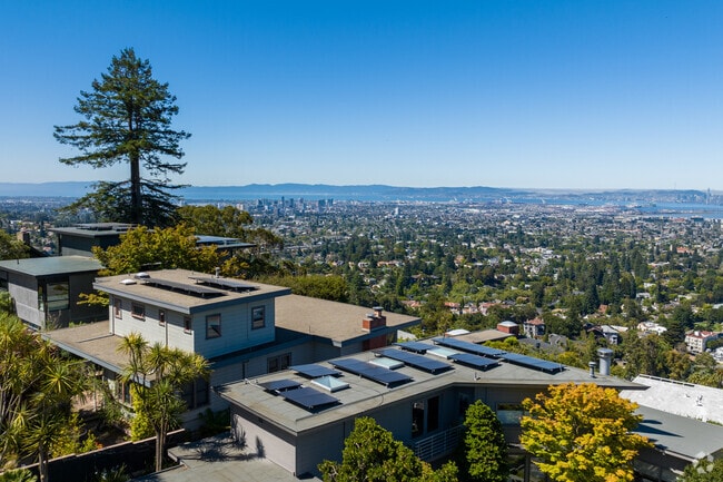 Claremont Hills residents can enjoy the stunning views of the hills and the San Francisco Bay.