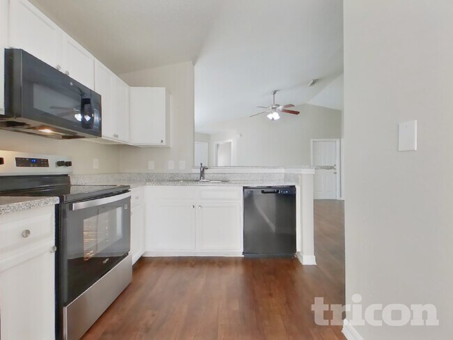 3155 Boynton Dr, Houston, TX 77045 - photo 6