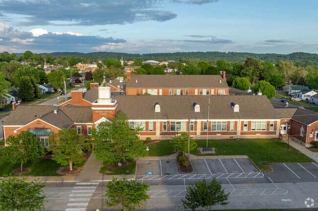 Abraham Lincoln Elementary receives an A-minus grade from Niche.