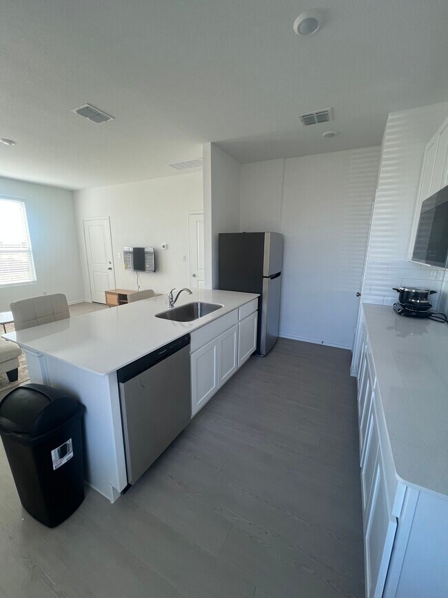 150 Outrigger Way unit Victory Suite, Kyle, TX 78640 - photo 3