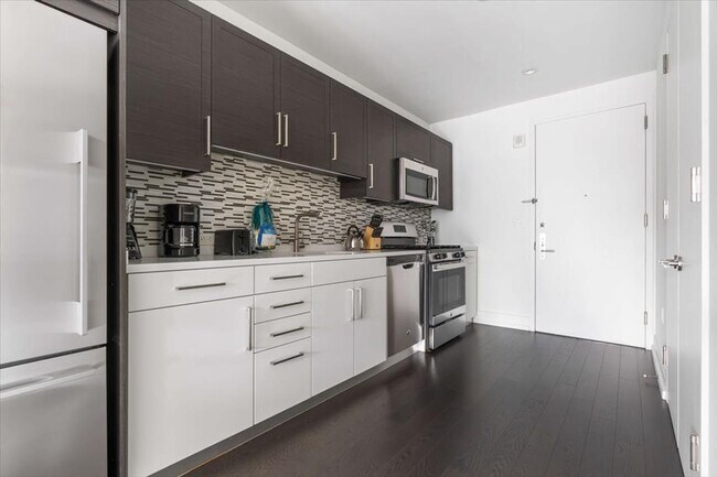 555 10th Ave unit ID1026614P, New York, NY 10036 - photo 6