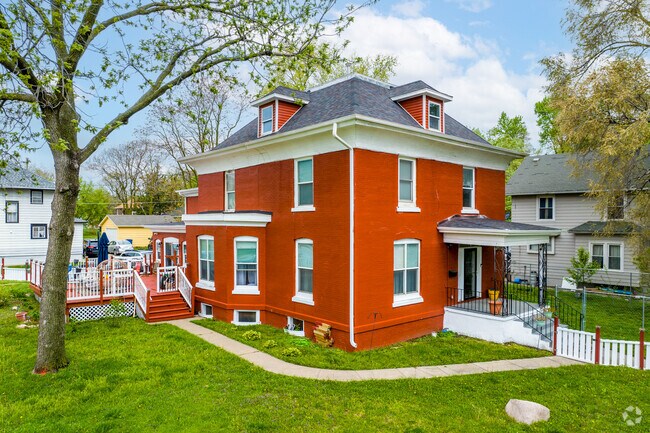 Large, boxy American Foursquares are common throughout King Irving, many over a century old.