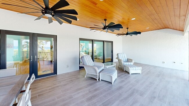 560 Harbor Cove Cir, Longboat Key, FL 34228 - photo 2