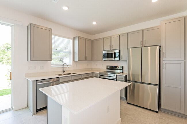 1478 Tristar Dr, Plant City, FL 33563 - photo 7