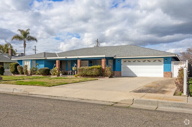 Ranch homes are common throughout the city of Chowchilla.