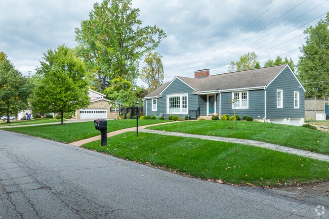Ranch-style houses with surrounding trees can be found in pockets of Woodsdale.