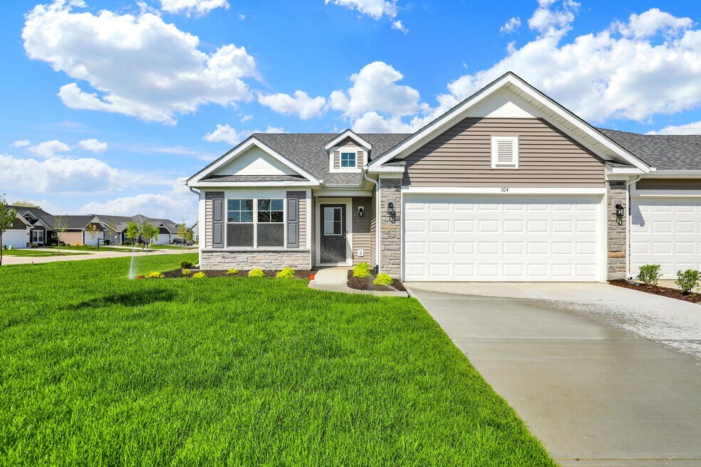 104 Maxim Ct, Cumberland, IN 46229 - photo 1