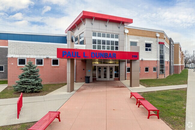 Paul L. Dunbar Elementary School has received an overall grade of C- from Niche.