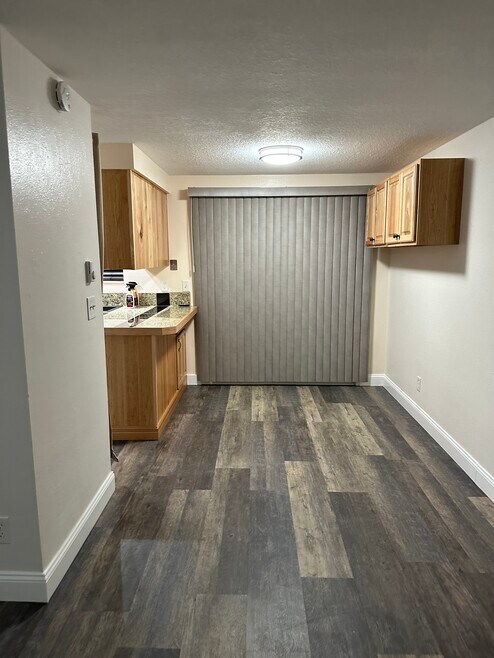 335 SW 1st St unit 3, Warrenton, OR 97146 - photo 1