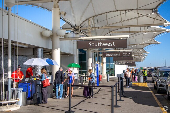 The Denver International Airport is roughly 40 minutes from Palo Park.