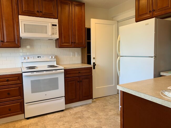 304 W Illinois St, Newberg, OR 97132 - photo 3