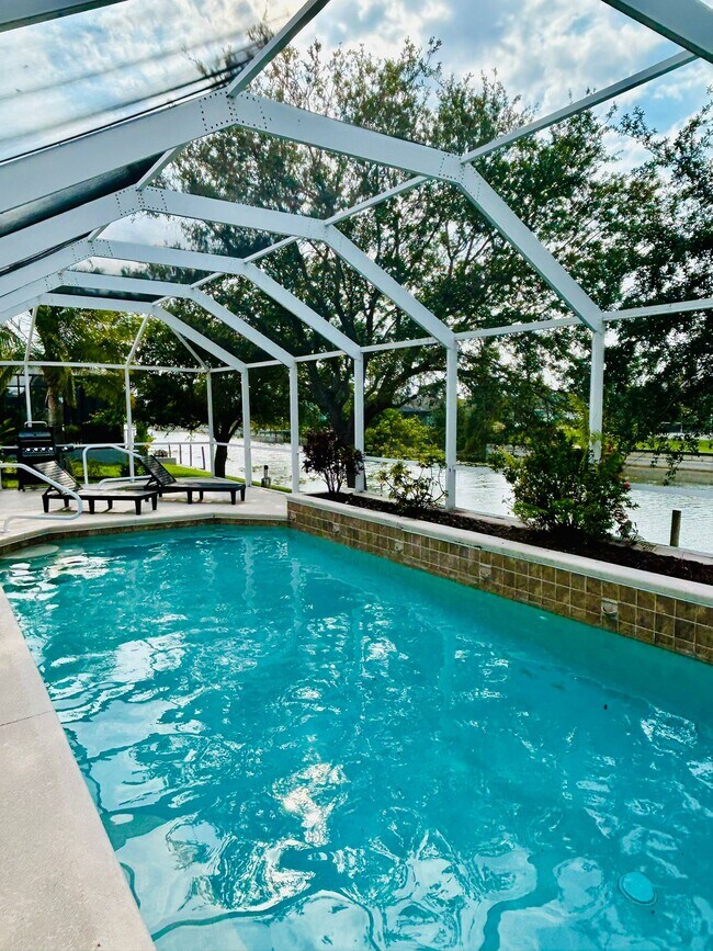 409 SW 8th St, Cape Coral, FL 33991 - photo 2