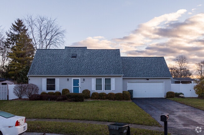 Ranch homes with large garages provide Lake Darby residents a space they can relax.