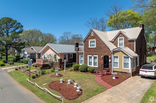 Enjoy these charming houses in Powderly.