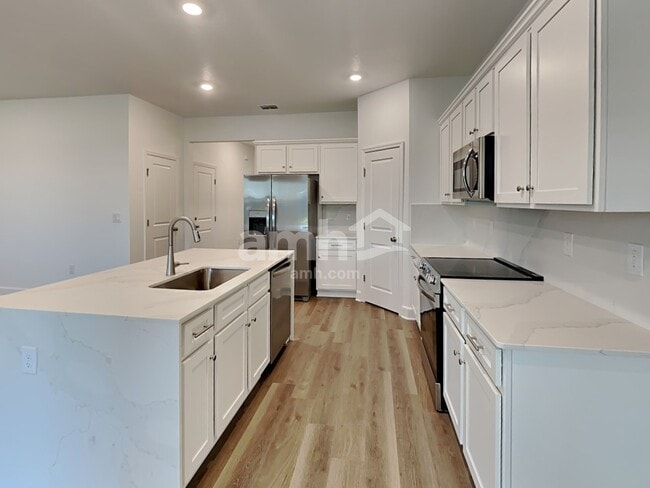 37854 Dusty Saddle Ln, Zephyrhills, FL 33541 - photo 4