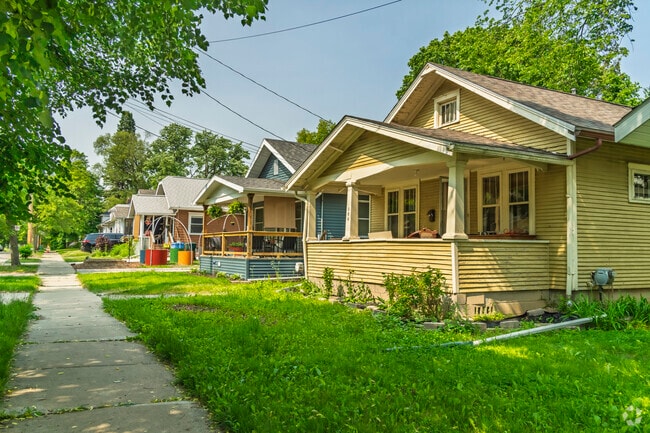 Bungalows can be found throughout the neighborhood of Foster.