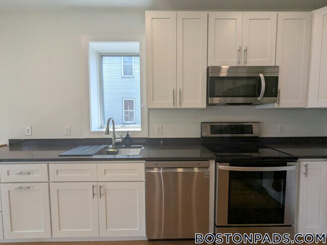36-38-38 Colonial Ave unit 38-1, Boston, MA 02124 - photo 5