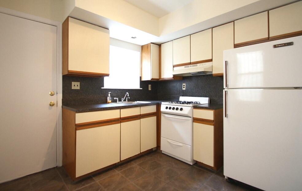 2320 Catharine St unit 1, Philadelphia, PA 19146 - photo 1