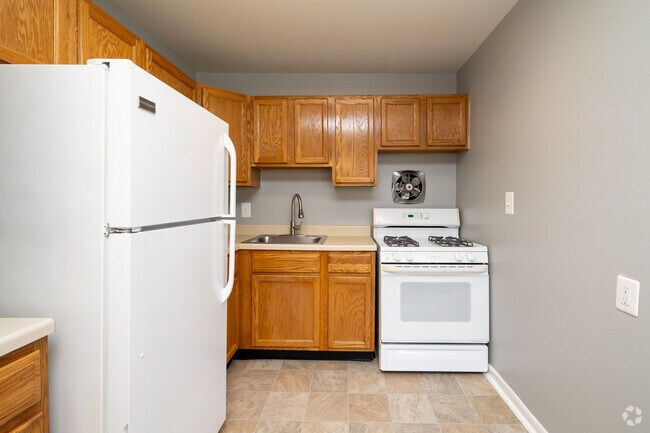 Courtyard Apartments, Baltimore, MD 21239 - photo 3