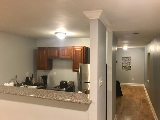2135 Mirabeau Ave unit HUGE 1BDR ALL UTILIT, New Orleans, LA 70122 - photo 7