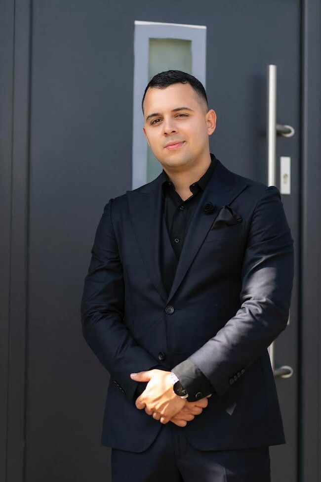 Agent Photo