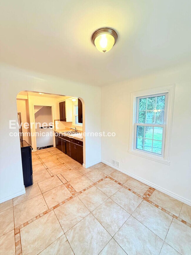 25337 Ivanhoe Ave, Redford Township, MI 48239 - photo 5