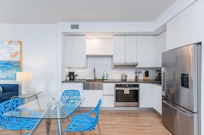 460 NE 5th St unit ID1040096P, Miami, FL 33132 - photo 3