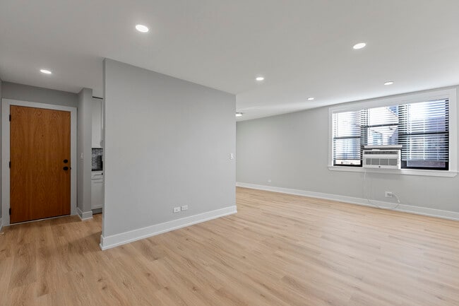531 W Aldine Ave unit 314, Chicago, IL 60657 - photo 3