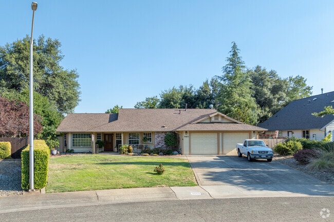 Many single story homes can be found in Oak Haven.