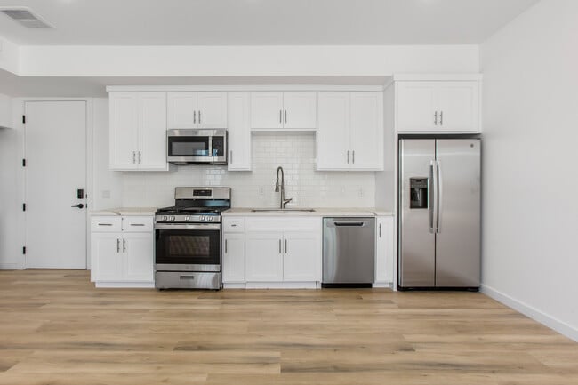 10928 S Inglewood Ave unit 204, Inglewood, CA 90304 - photo 6