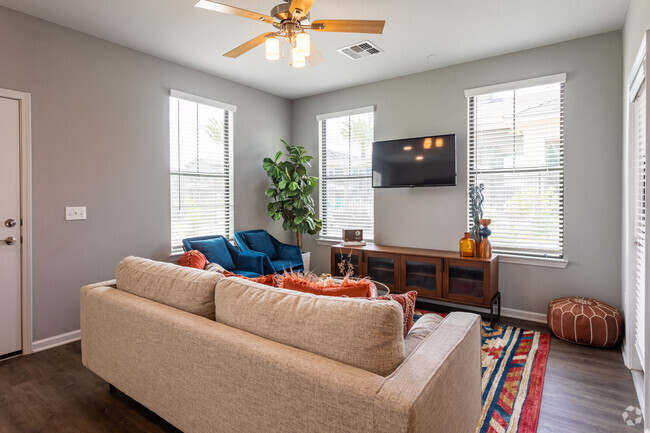 2BR, 2BA - 1396 SF