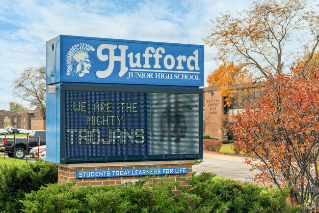 Hufford JR High School serves 1206 students in grades 6-8.