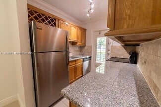 95 Edgewater Dr Unit 107, Coral Gables, FL 33133