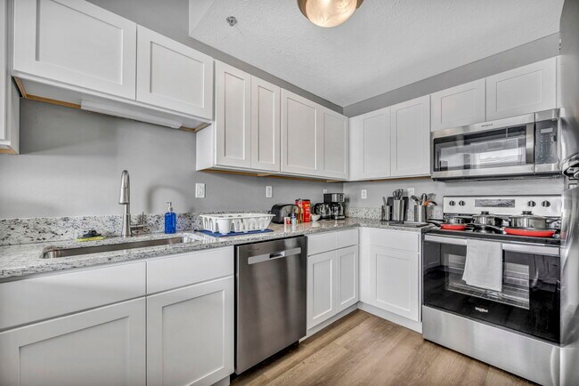 Huron Square and The Osborn Apartments, Cleveland, OH 44115 - photo 5