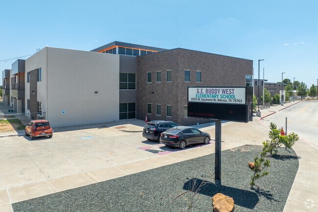 GE Buddy Elementary School is a great start for your student's foundational learning.