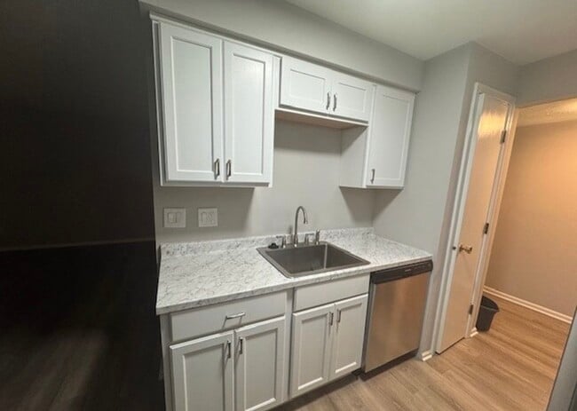 4360 Inner Circle Dr unit C-15, Brunswick, OH 44212 - photo 3