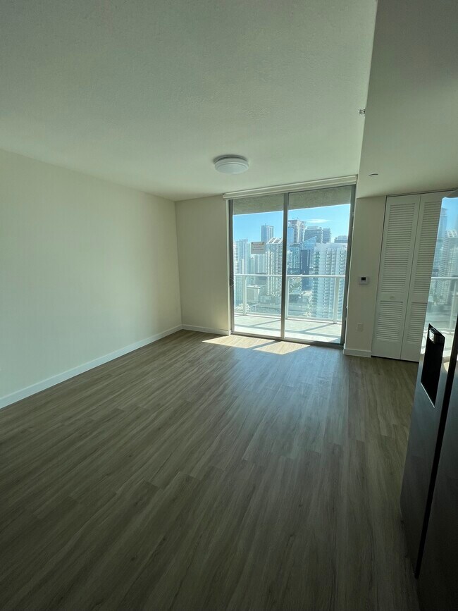 467 SW 4th St, Miami, FL 33130 - photo 5