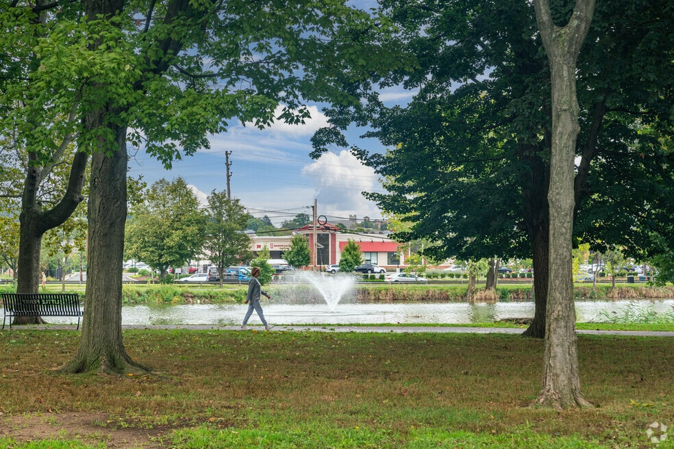 Neighborhood_Moonachie_V1_100923