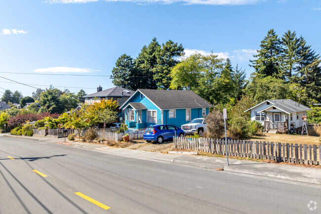 Bungalows and ranch style homes are common in East Arcata-Bay View.