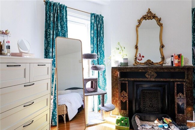 129 College St unit 3 - Upper Back, Buffalo, NY 14201 - photo 6