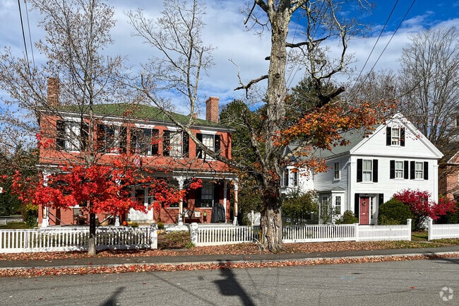 Colonial style homes are found in the Amherst neighborhood.