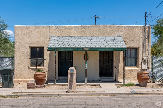 Barrio Anita residents embrace religious imagery with accents on their homes.