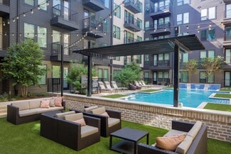 999 S Harwood St, Dallas, TX 75201