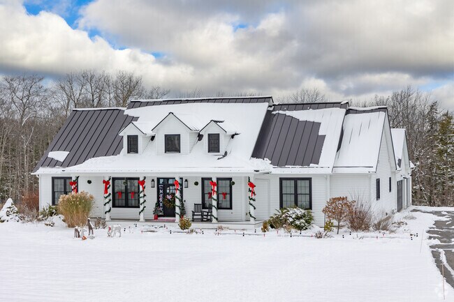 Copeland Hill features higher‑end homes with sweeping views.