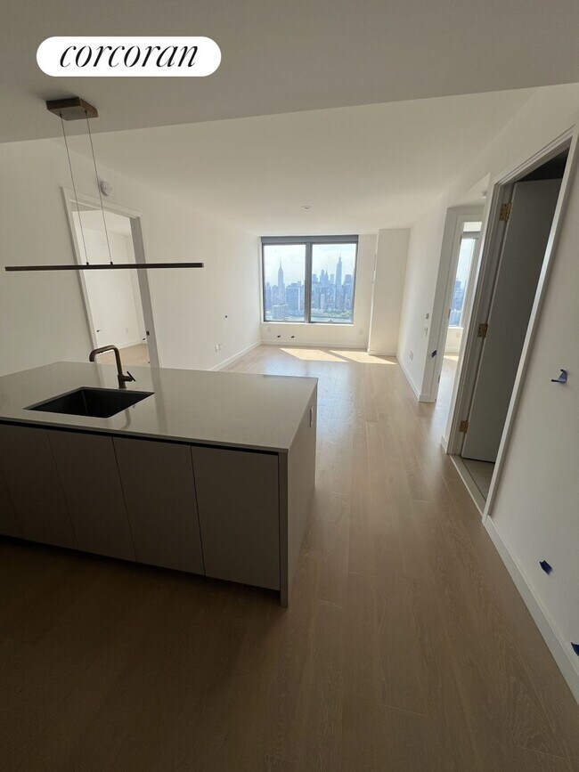3 Ct Square W, Queens, NY 11101