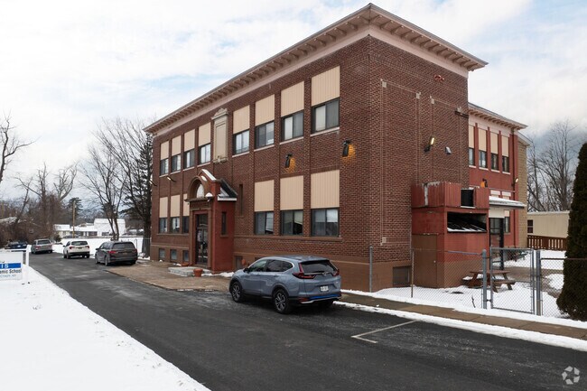 There is a large Muslim Center right near by Annur Islamic School.